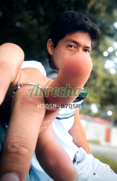 Carlos 78960445, hombre en Santa Cruz